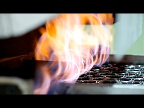 Cena do vídeo Como os rolamentos de esferas são fabricados